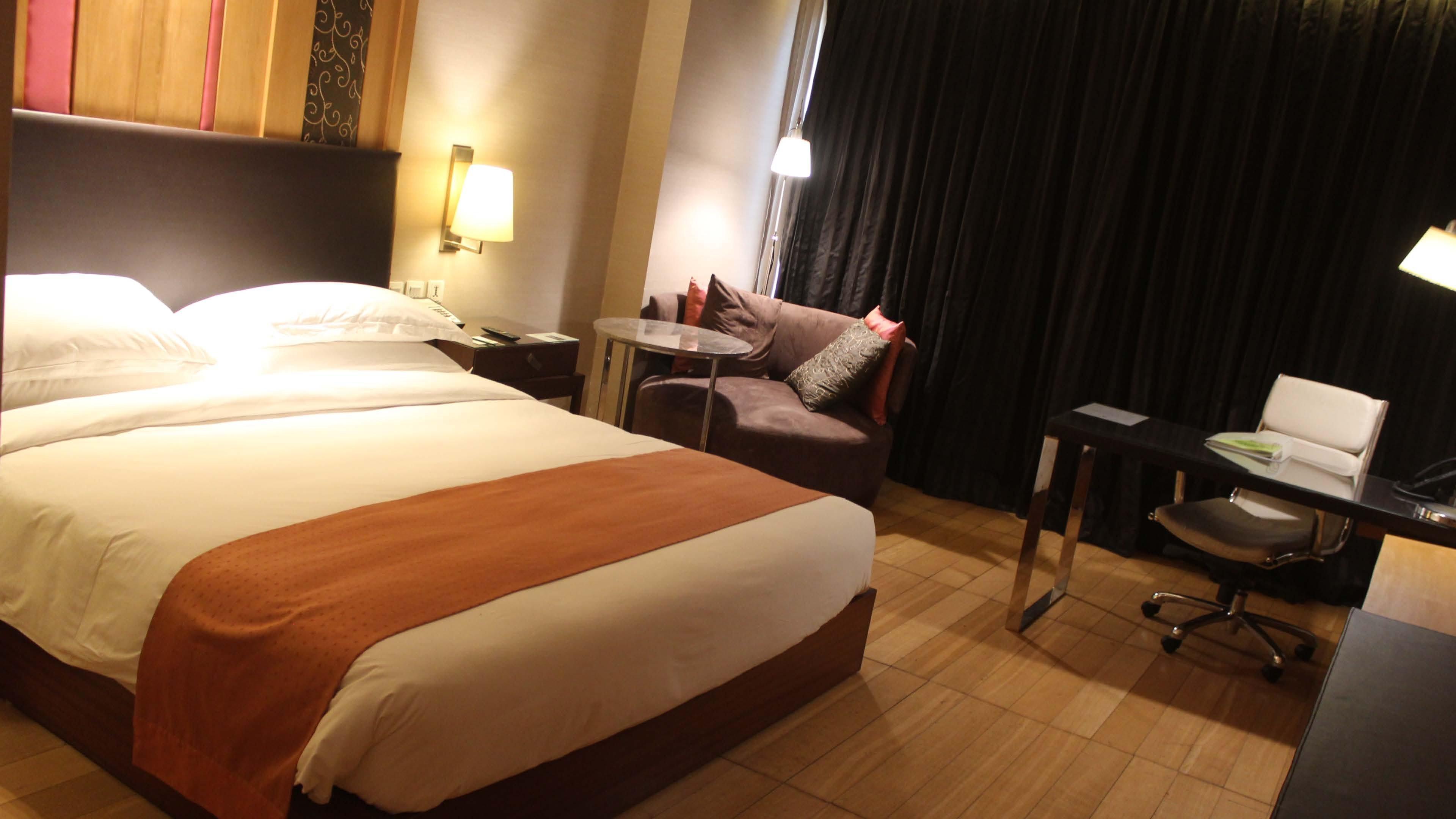 新德里马尤尔维哈尔诺伊达假日酒店 外观 照片 A room at the hotel