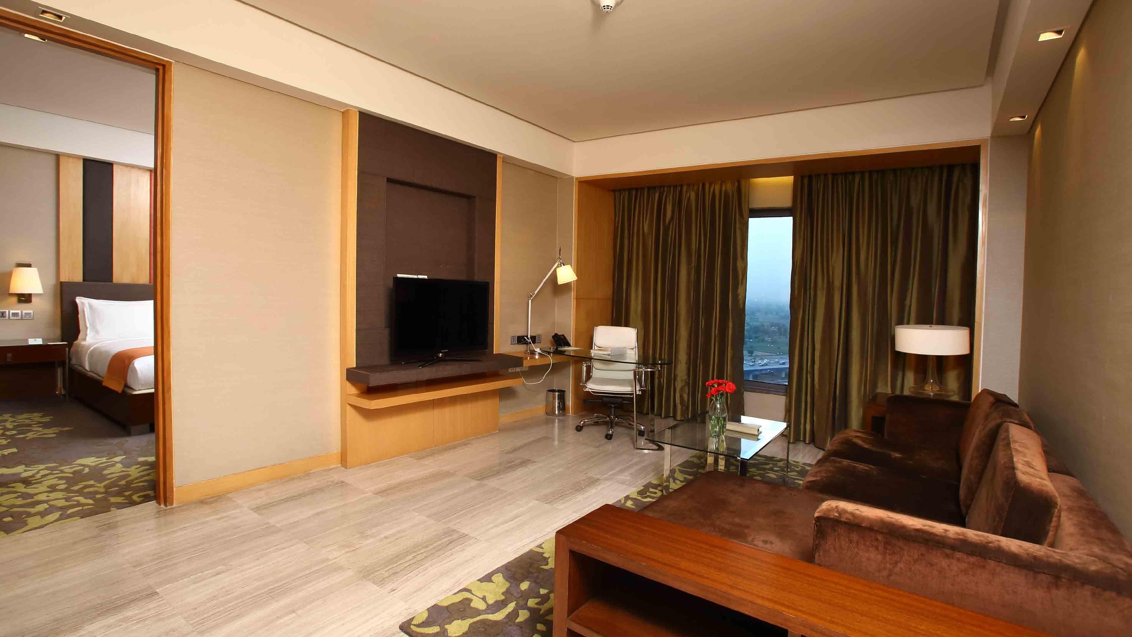 新德里马尤尔维哈尔诺伊达假日酒店 外观 照片 Suite at the Taj Bengal