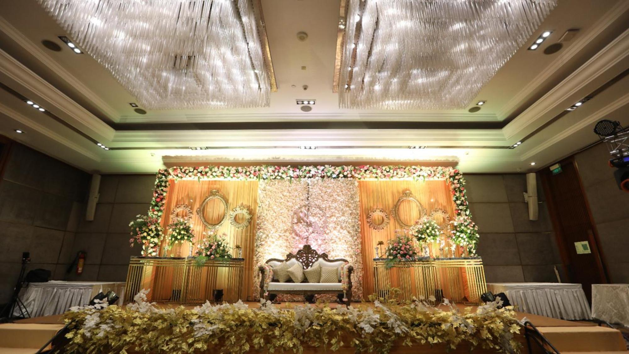 新德里马尤尔维哈尔诺伊达假日酒店 外观 照片 A modern Indian wedding reception