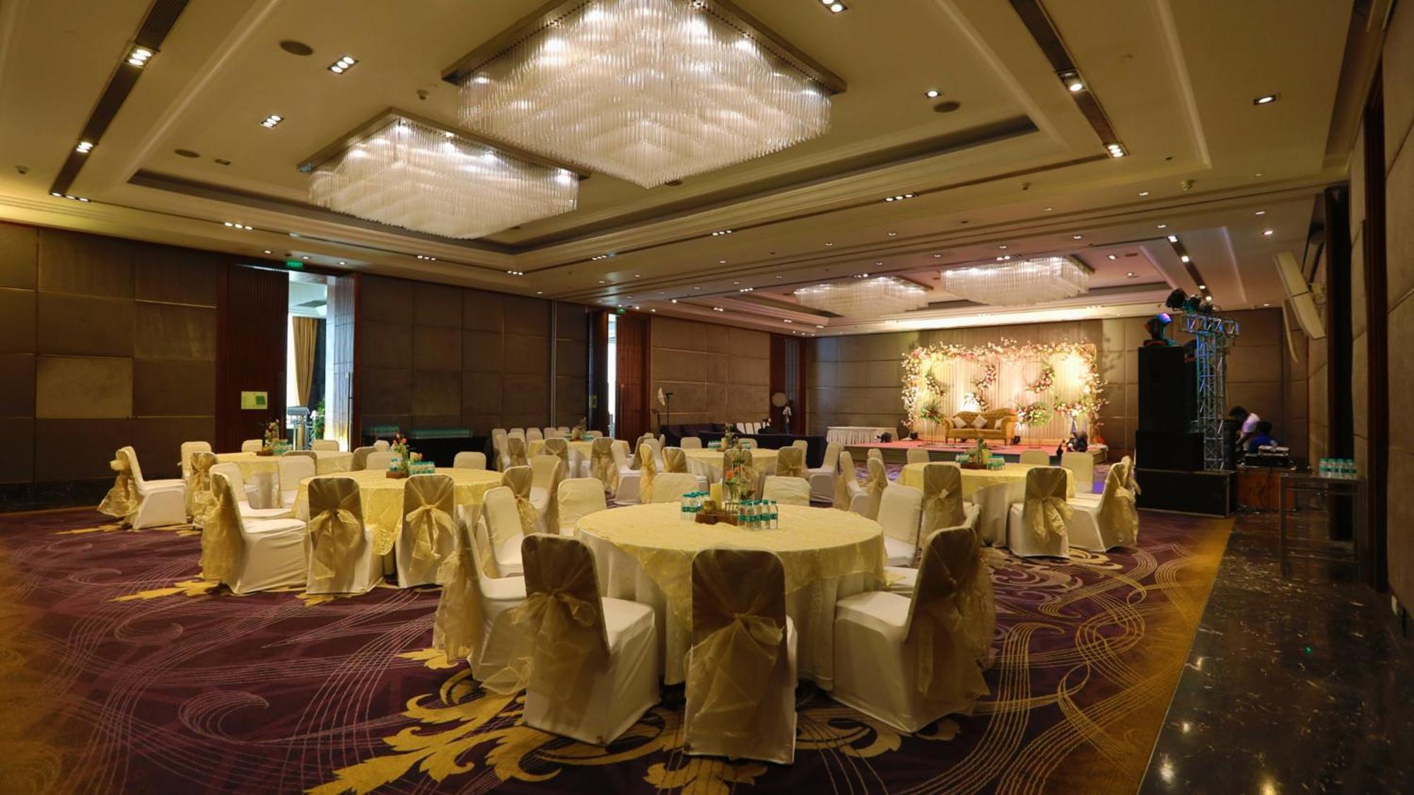 新德里马尤尔维哈尔诺伊达假日酒店 外观 照片 The ballroom