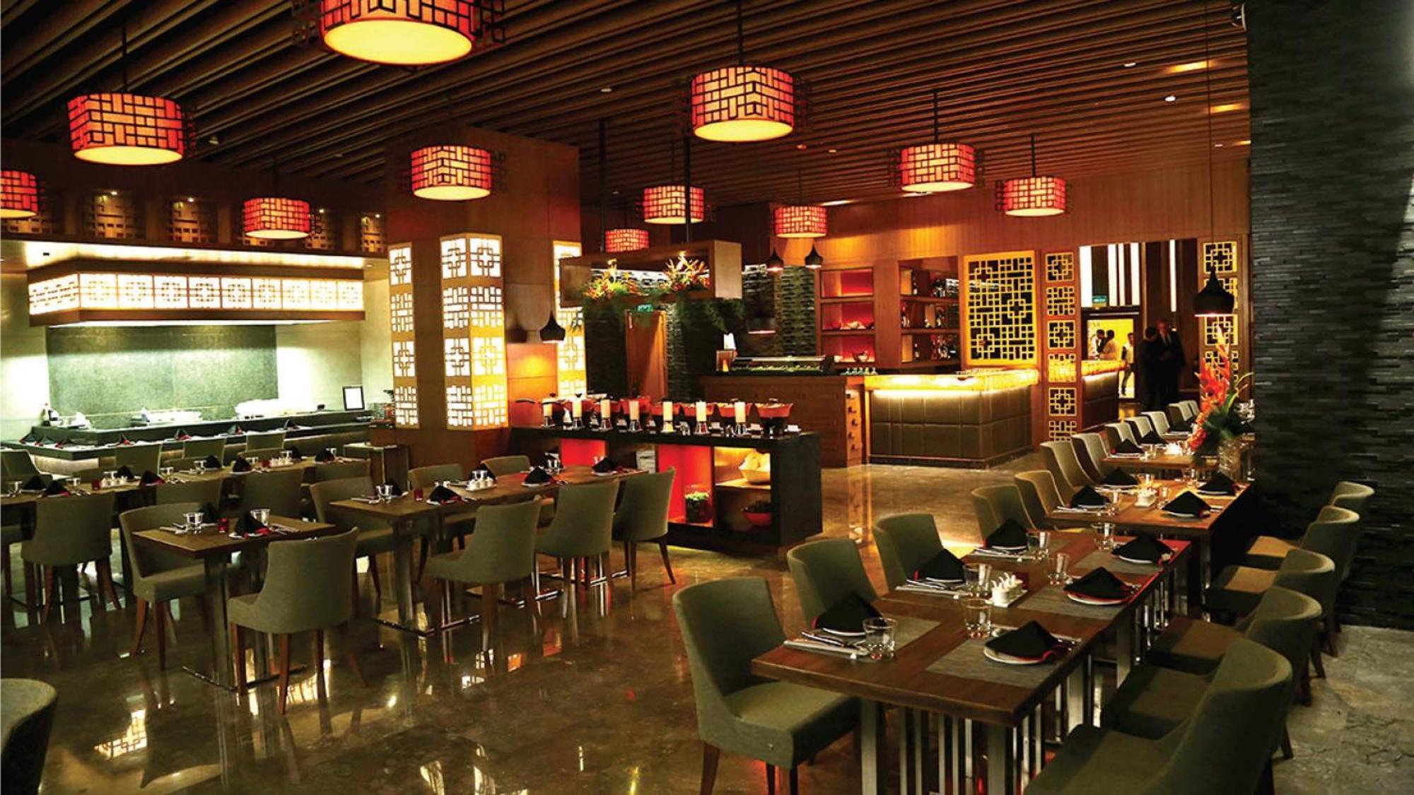 新德里马尤尔维哈尔诺伊达假日酒店 外观 照片 The interior of the restaurant